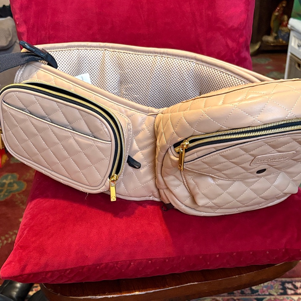 Tush baby Vegan Leather Hip Seat Carrier in Quilted Sand in perfect condition.
